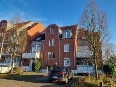 Geräumige 4- Zimmerwohnung mit 2 Sonnenbalkonen, 51469 Bergisch Gladbach, Etagenwohnung