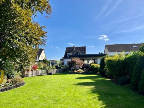 Immobilie in idyllischer Lage in Köln-Höhenhaus mit vielen Gestaltungsmöglichkeiten, 51106 Köln, Haus